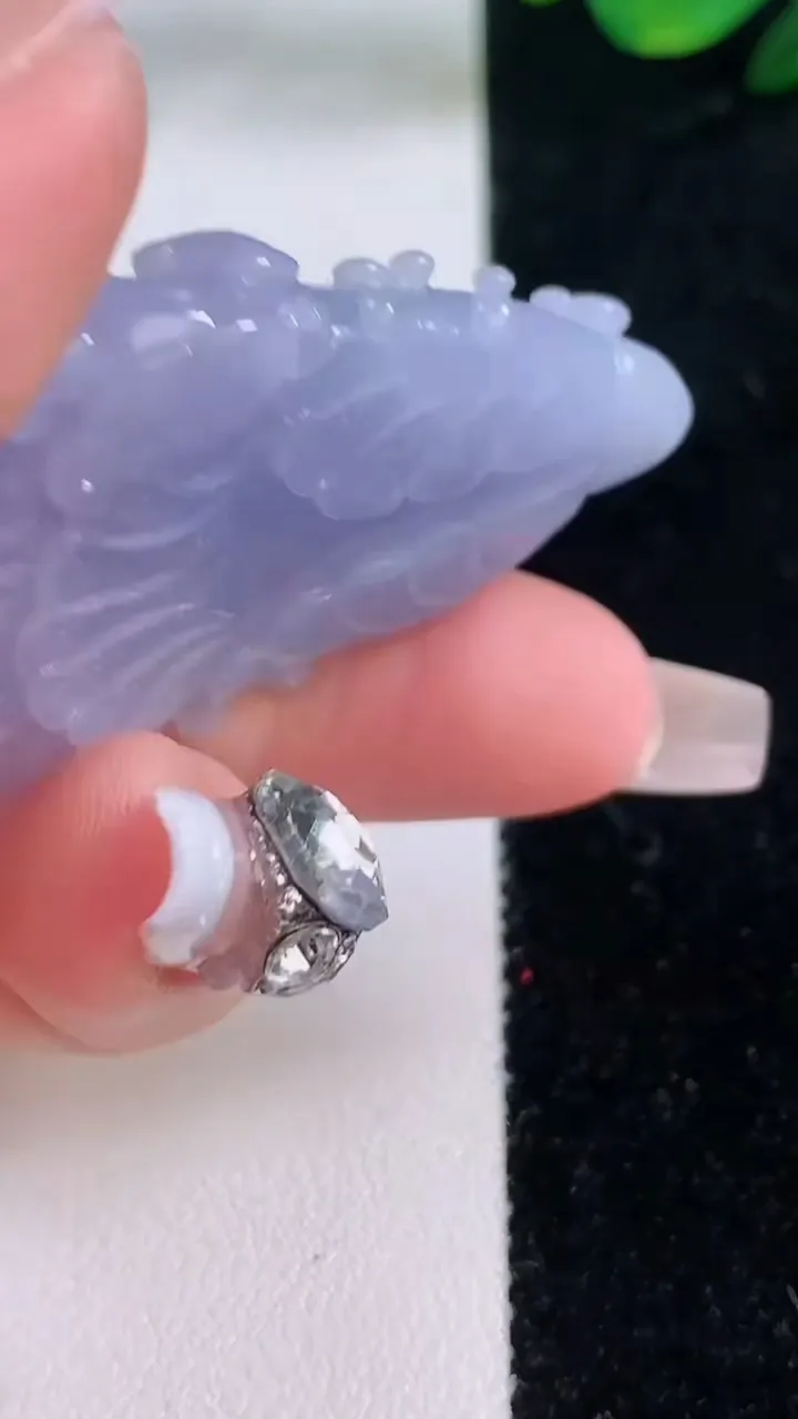 天然A货翡翠紫罗兰白菜吊坠，尺寸48.6-29.7-12，重量:26.68g
12月7日