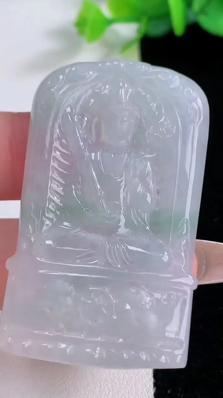 天然A货翡翠文殊菩萨吊坠，尺寸51.5-30-4.8，重:18.04g
12月7日