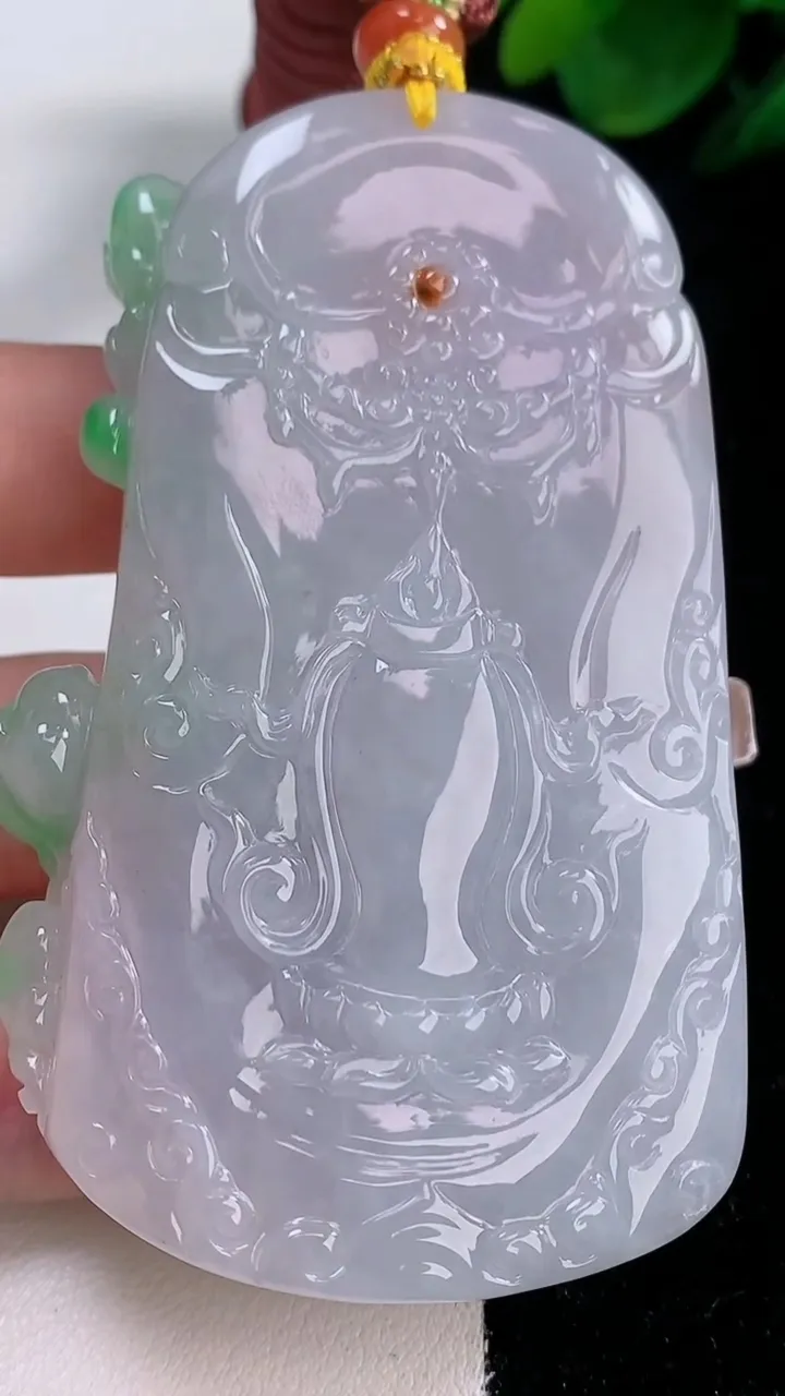 天然A货翡翠种双彩大势至菩萨吊坠，尺寸74.5-48-12，重量:83.97g
12月7日