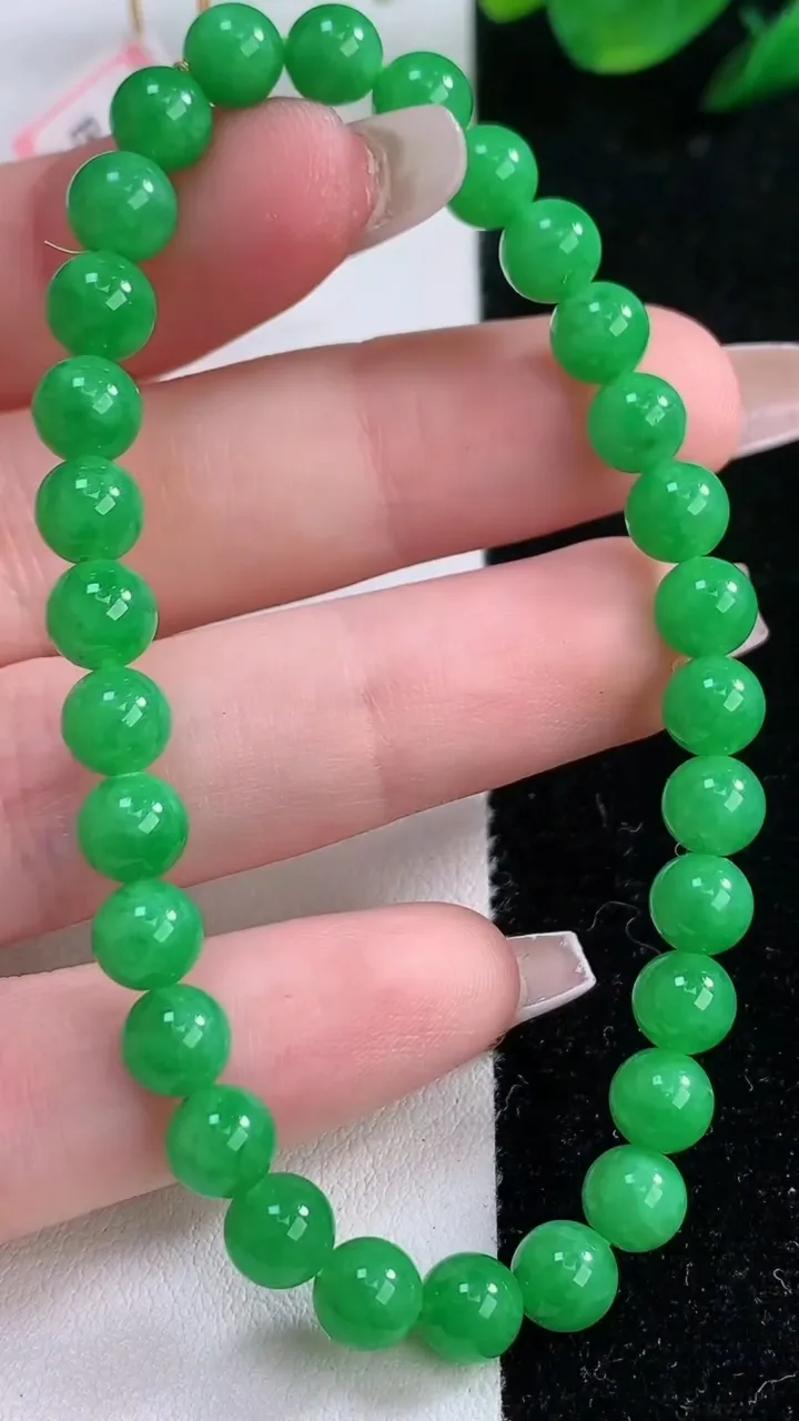 天然A货翡翠圆珠手串，尺寸6-30颗，重量:12.33g12月7日
工厂直销收藏佳品,种好水足，色泽均匀，有种有色，上手高大气！