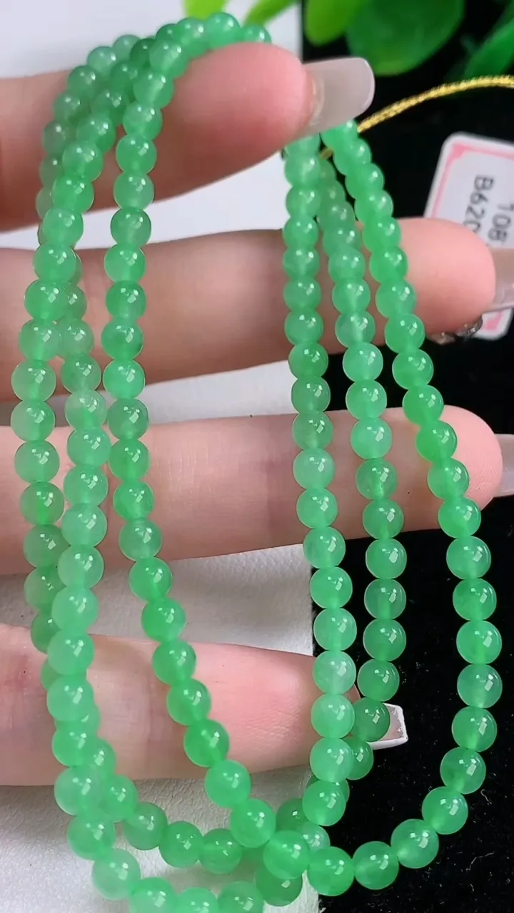 天然A货翡翠小米珠项链，尺寸4-151颗，重量:19.91g
12月7日