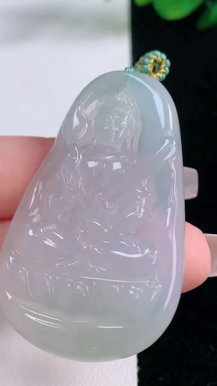 天然A货翡翠虚空藏菩萨吊坠，尺寸52-32-5.7，重量:19.73g
12月7日