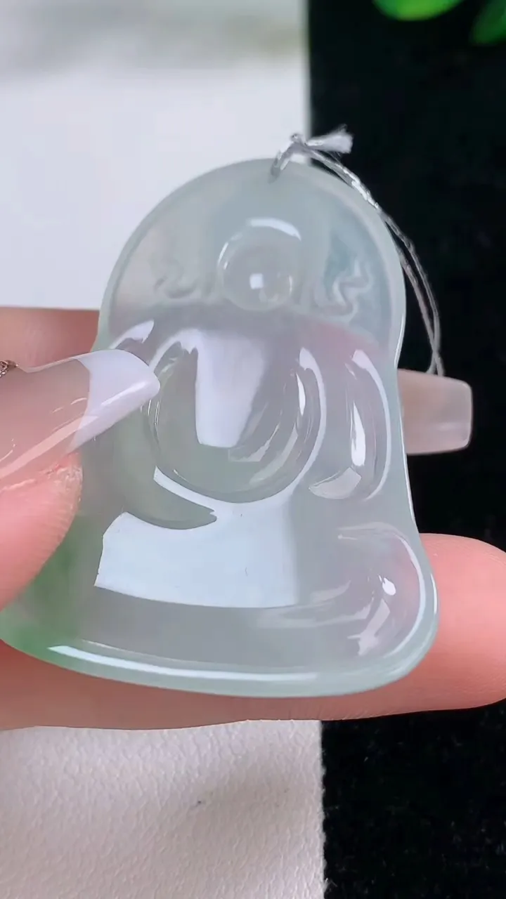 天然A货翡翠观音菩萨吊坠，尺寸48.4-33.4-5.2，重量:15.06g
12月7日