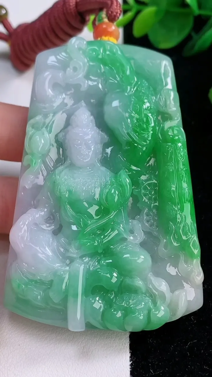 天然A货翡翠普贤菩萨吊坠，尺寸77-50-11.3，重量:103.73g
12月7日