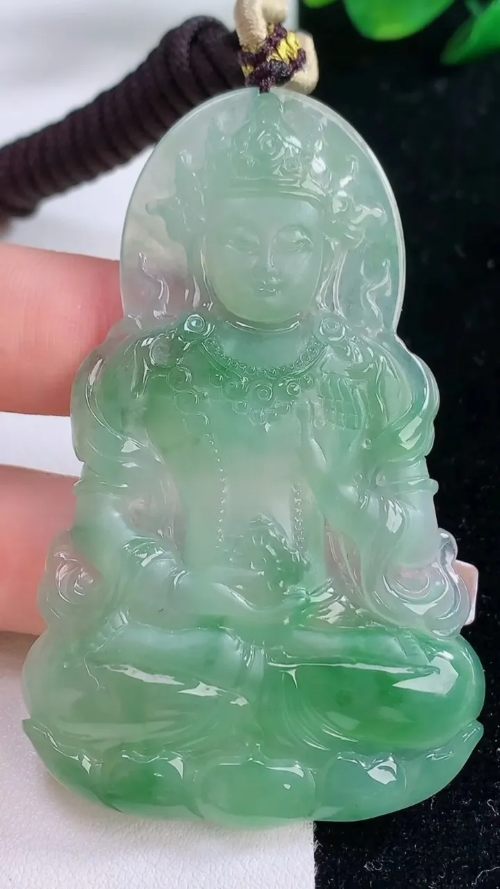 天然A货翡翠度母观音吊坠，尺寸68.7-42.5-5，重量:29.54g
12月7日