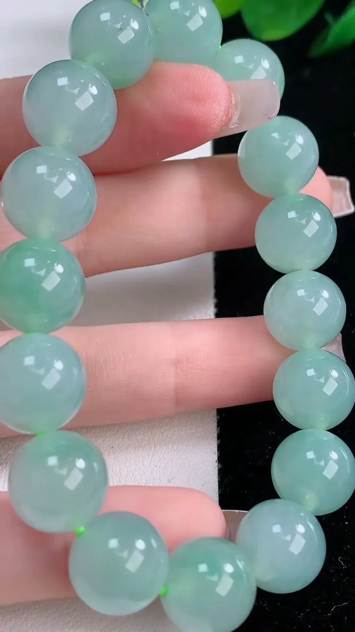 天然A货翡翠圆珠手串，尺寸12-16颗，重量:48.73g12月7日
工厂直销收藏佳品,种好水足，色