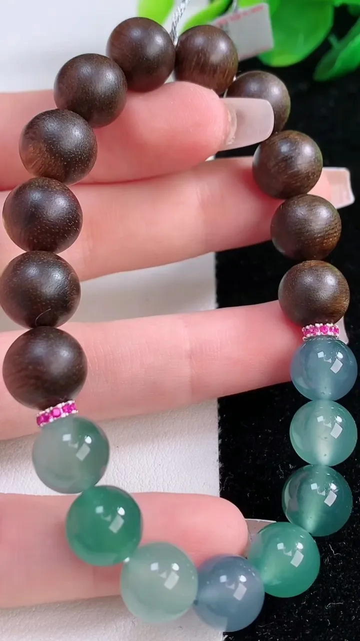 天然A货翡翠种蓝水圆珠手串，尺寸10，重量:21.91g12月7日
工厂直销收藏佳品,种好水足，色泽