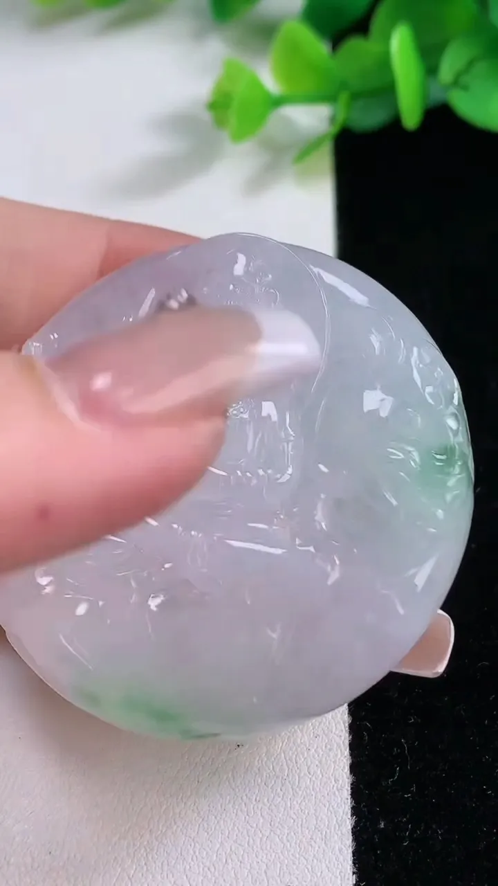 天然A货翡翠普贤菩萨吊坠，尺寸46.8-7.2，重:32.47g
12月7日