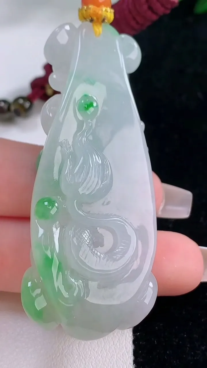 天然A货翡翠龙牌吊坠，尺寸60.6-23.2-14，重量:37.32g
12月7日