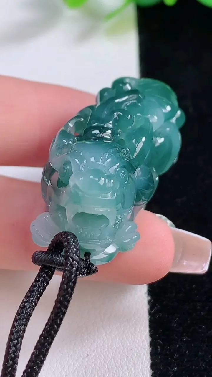 天然A货翡翠飘花貔貅吊坠，尺寸40-17.8-18.2，重:22.33g
12月7日