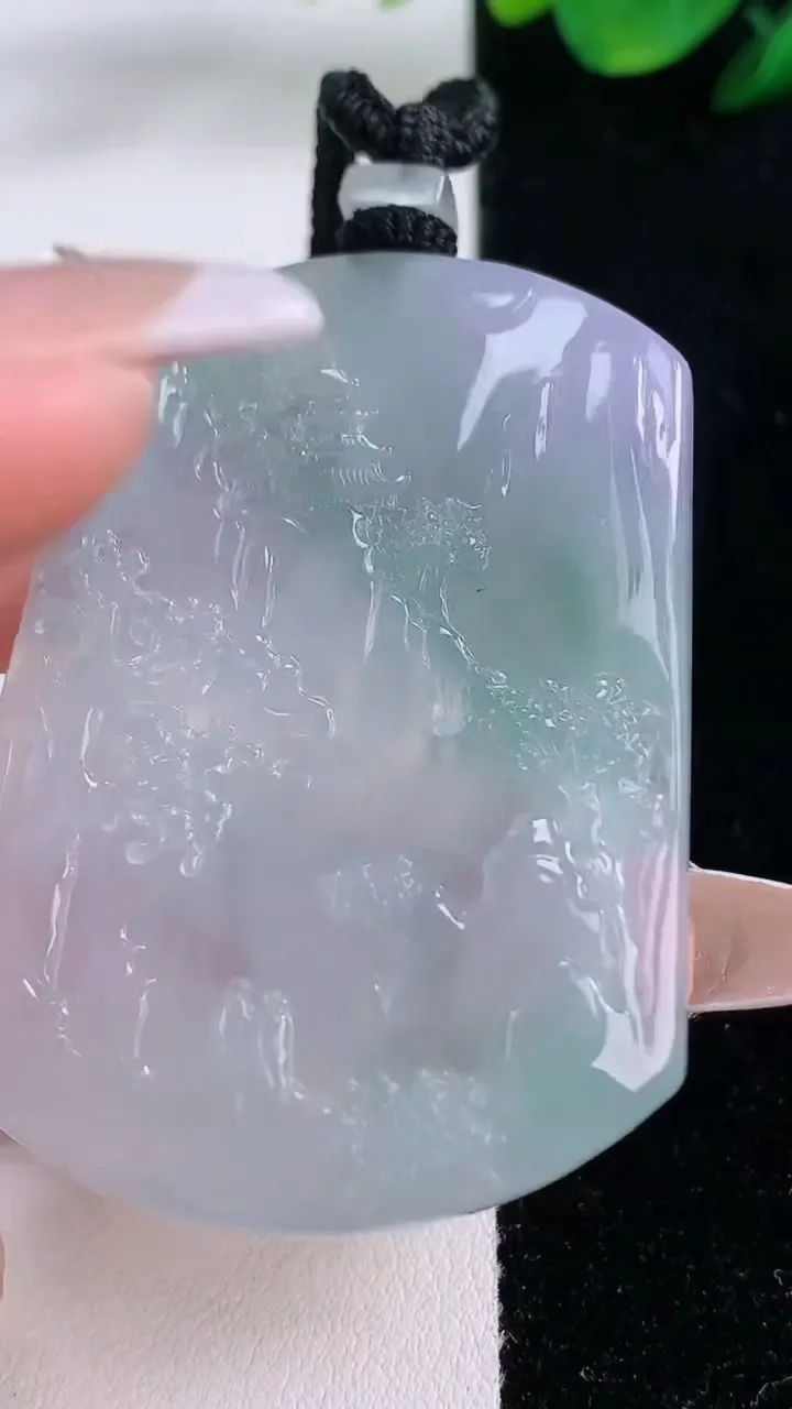 天然A货翡翠种春带彩紫罗兰山水牌吊坠，尺寸55.4-41-5，重量:31.85g
12月7日