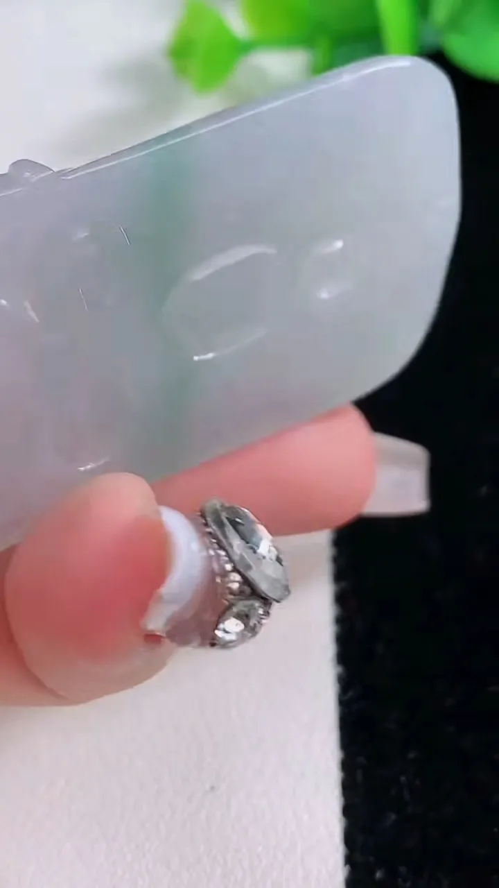 天然A货翡翠文殊菩萨吊坠，尺寸51.5-30-4.8，重:18.04g
12月7日