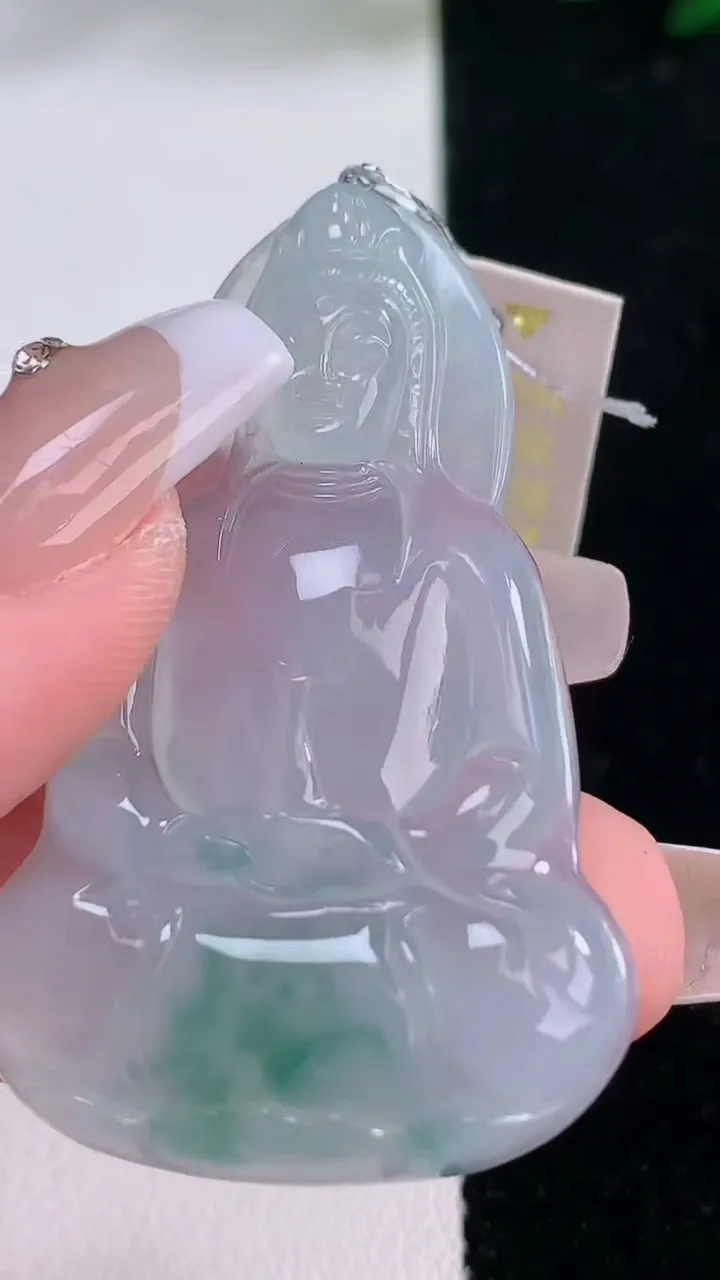 天然A货翡翠种飘花观音菩萨吊坠，尺寸48-30.4-5.4，重量:13.57g
12月7日
