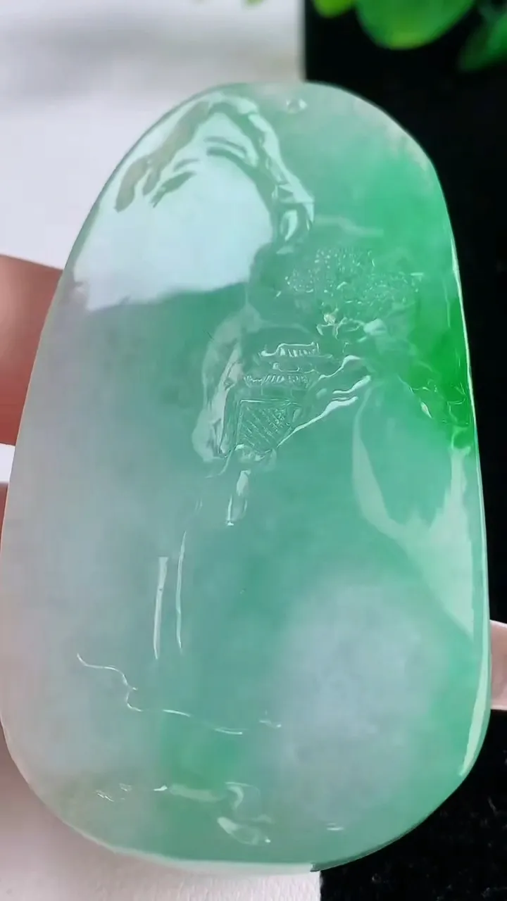 天然A货翡翠山水牌吊坠，尺寸67-68-12，重量:46.49g
12月7日