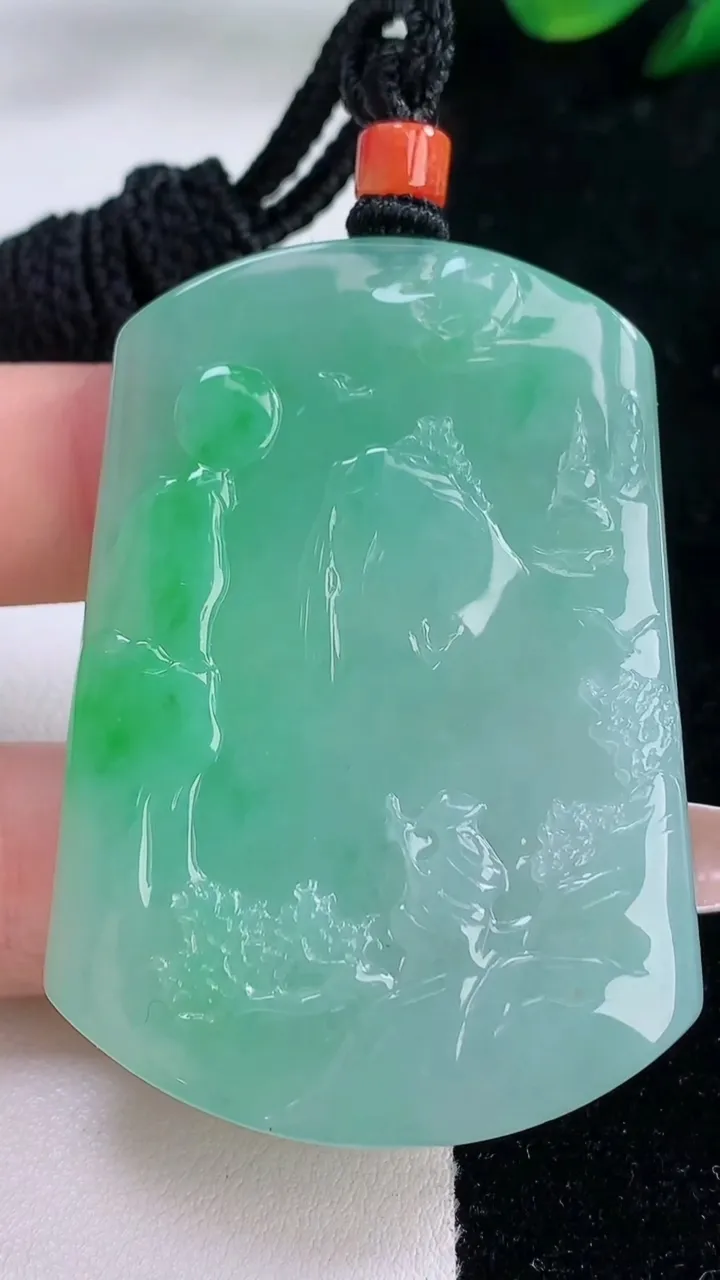 天然A货翡翠山水牌吊坠，尺寸55-39.3-5.8，重量:39.31g
12月7日