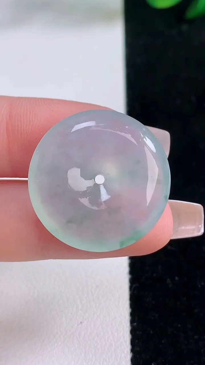 天然A货翡翠种飘花平安扣吊坠，尺寸25-5.7，重量:7.75g
12月7日