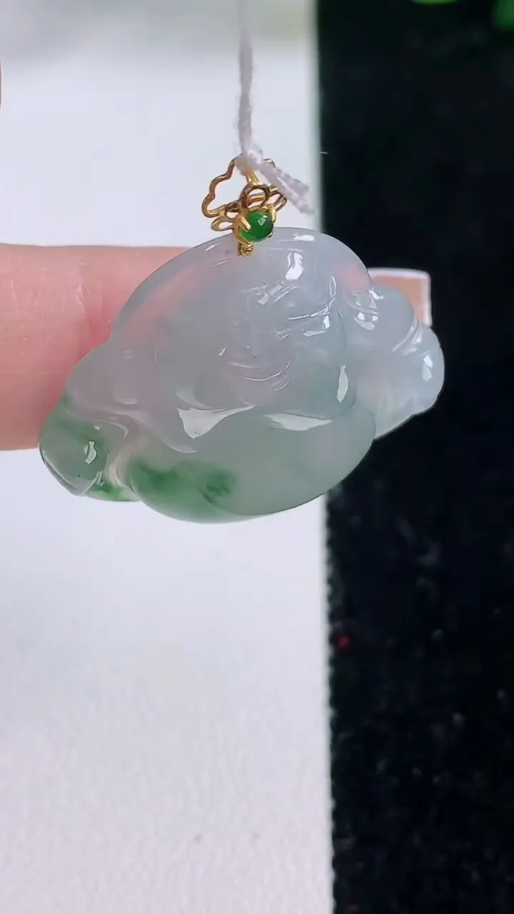 天然A货翡翠种飘花佛公吊坠，尺寸23.8-27.7-6，重量:6.04g
12月7日