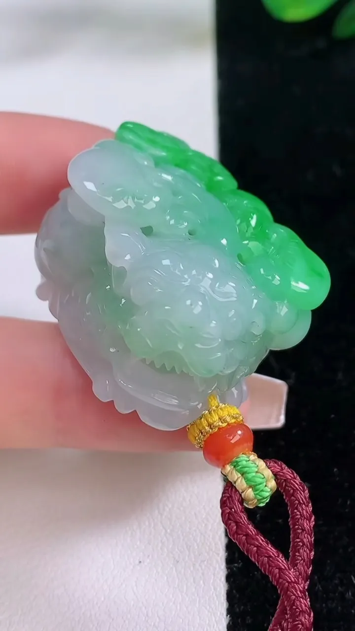 天然A货翡翠貔貅吊坠，尺寸32-25-20.7，重量:42.96g
12月7日