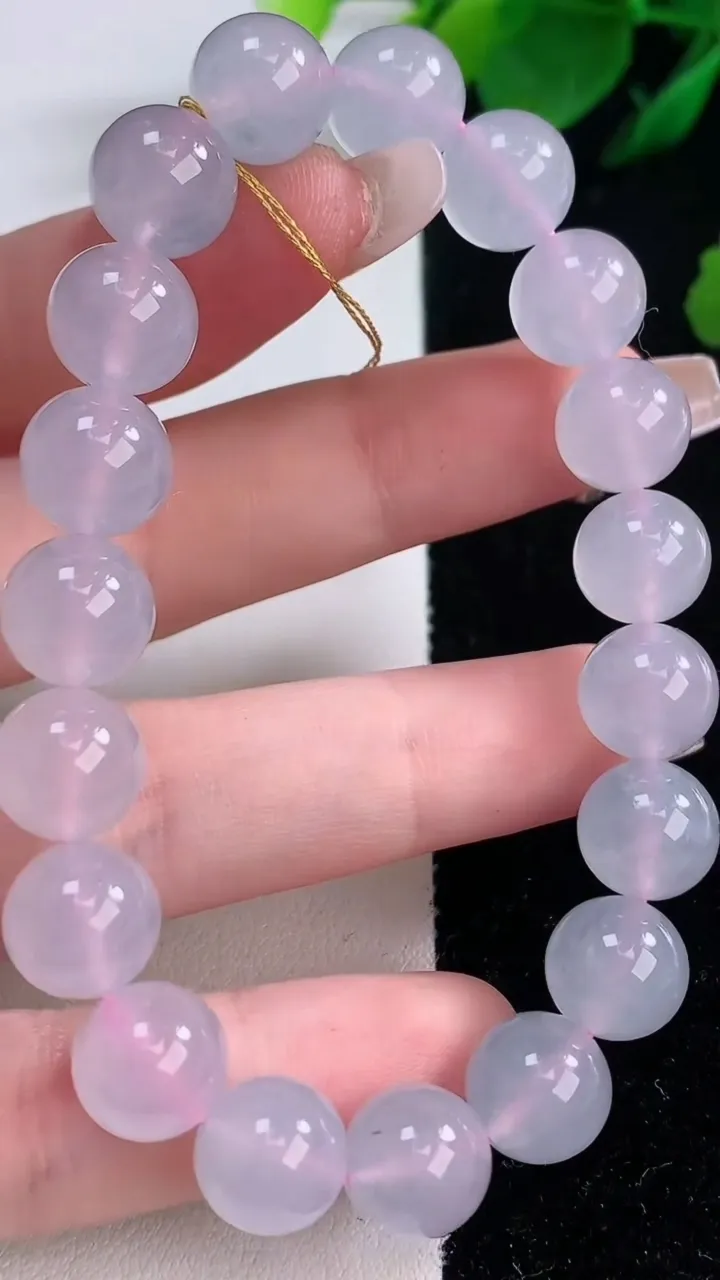 天然A货翡翠种白冰圆珠手串，尺寸10-19颗，重量:32.93g12月7日
工厂直销收藏佳品,种好水足，色泽均匀，有种有色，上手高大气！