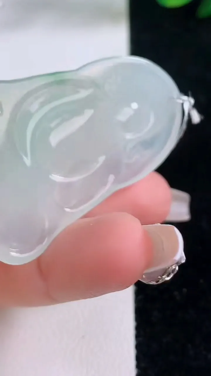 天然A货翡翠观音菩萨吊坠，尺寸48.4-33.4-5.2，重量:15.06g
12月7日