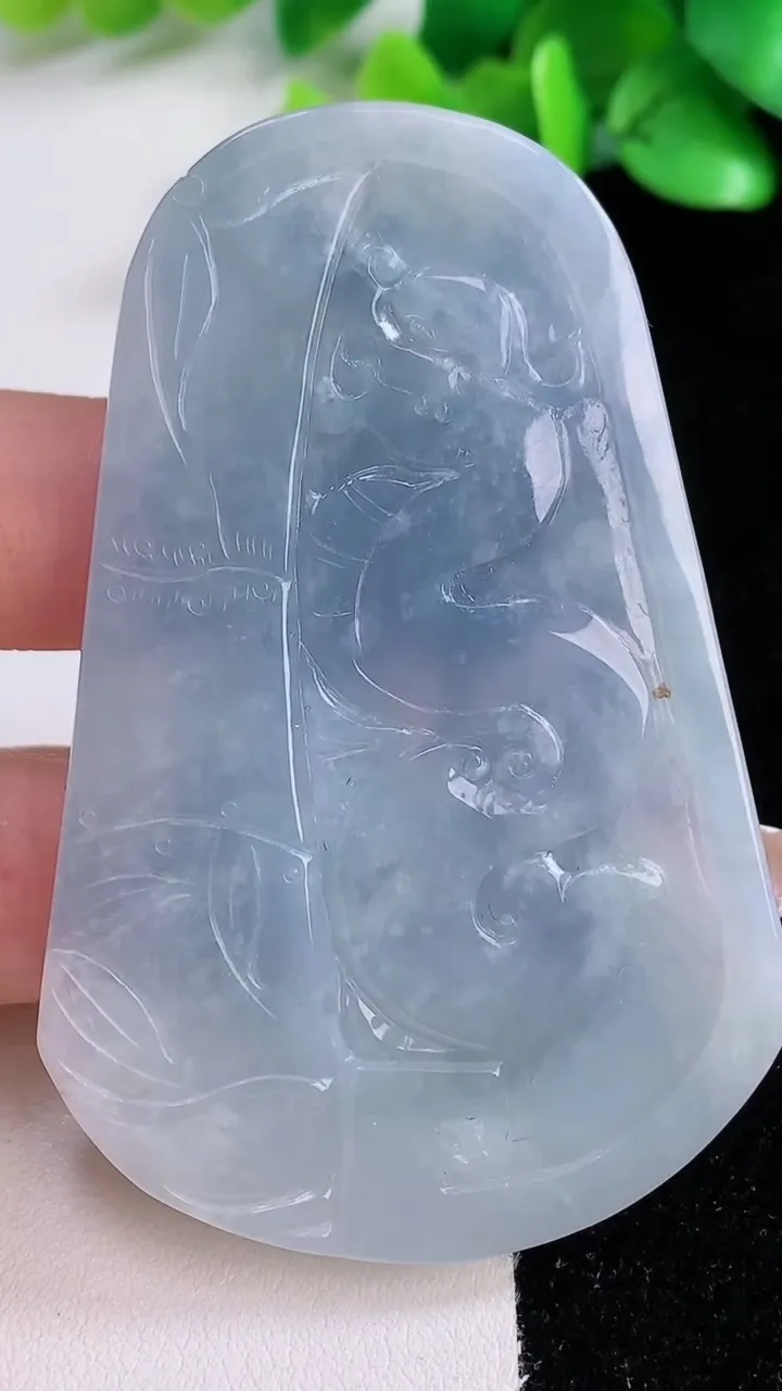 天然A货翡翠紫罗兰鸟语花香吊坠，尺寸66.8-45-6.3，重:43.97g
12月7日