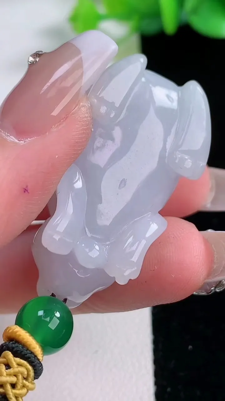 天然A货翡翠紫罗兰生肖兔吊坠，尺寸38.8-21-17.6，重:33.68g
12月7日