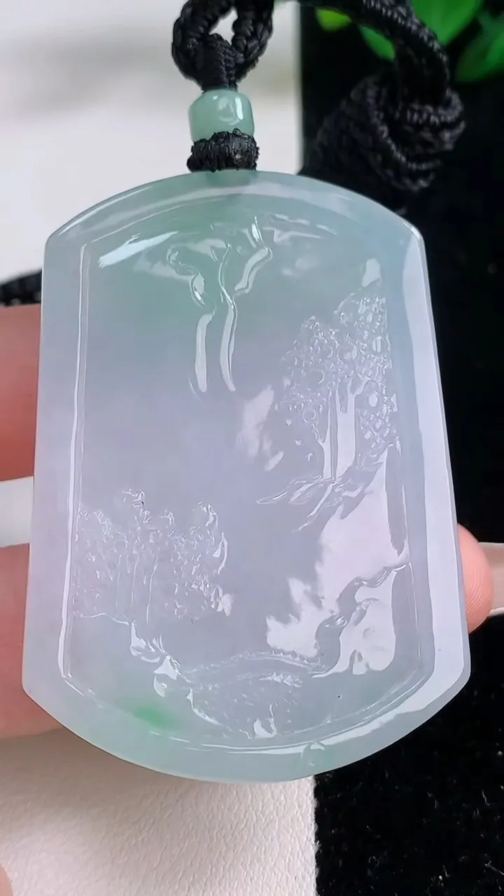 天然A货翡翠山水牌吊坠，尺寸52.3-38-6.2，重量:32.44g
12月7日