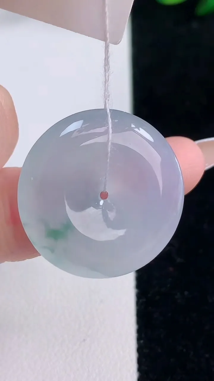 天然A货翡翠种飘花平安扣吊坠，尺寸26-5.7，重量:7.85g
12月7日