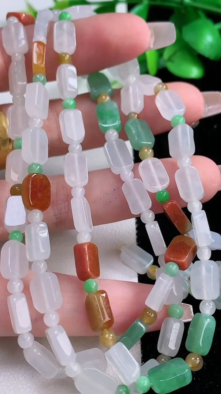 天然A货翡翠双彩路路通项链，尺寸8.8-6-3.8，重:36.55g12月7日
工厂直销收藏佳品,种好水足，色泽均匀，有种有色，上手高大气！