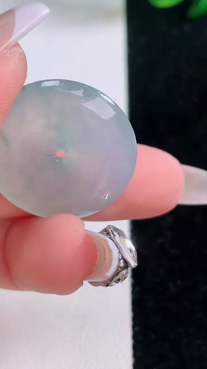 天然A货翡翠种飘花平安扣吊坠，尺寸25-5.7，重量:7.75g
12月7日