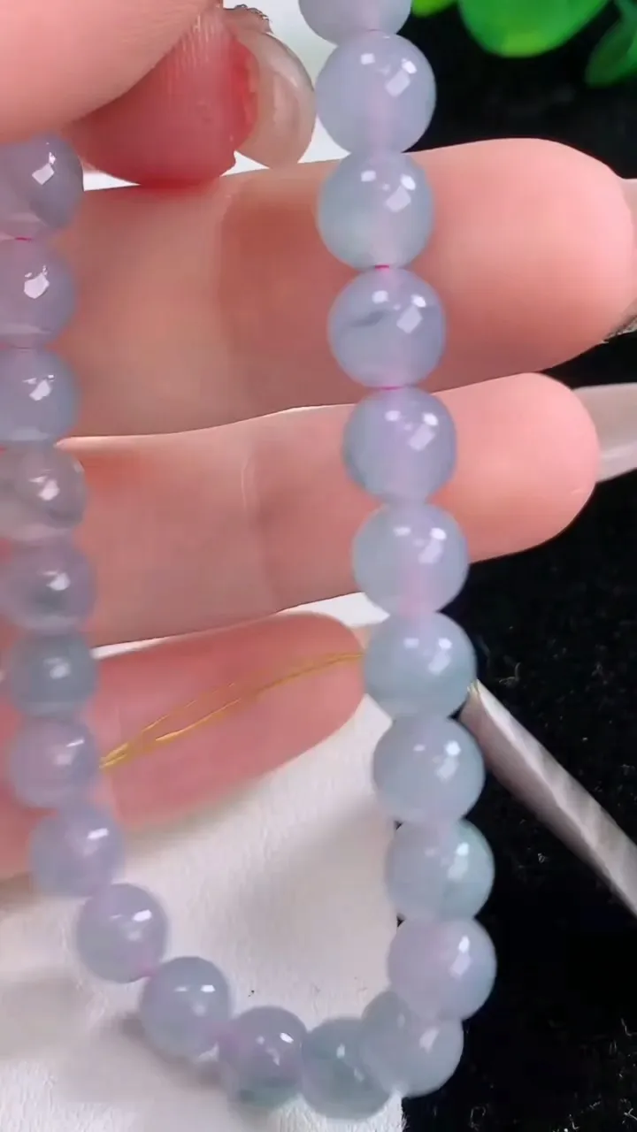 天然A货翡翠紫罗兰圆珠手串，尺寸9.7-67颗，重量:14.63g12月7日
工厂直销收藏佳品,种好水足，色泽均匀，有种有色，上手高大气！