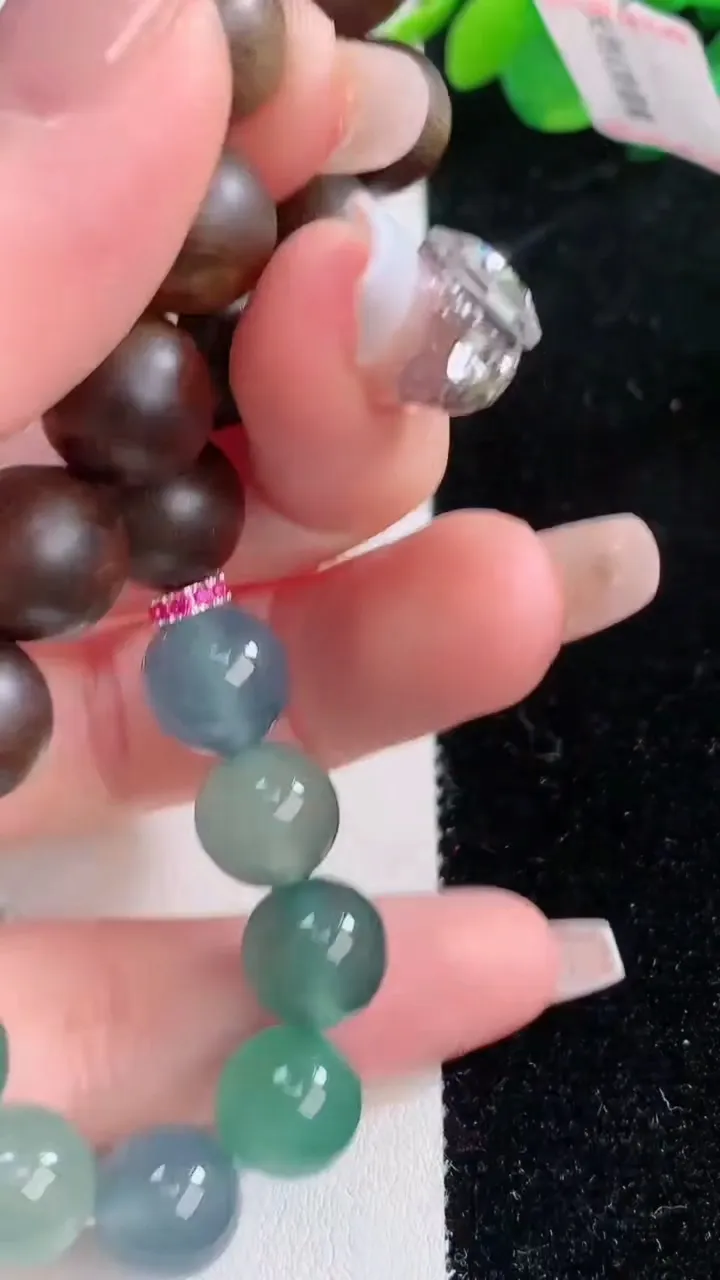 天然A货翡翠种蓝水圆珠手串，尺寸10，重量:21.91g12月7日
工厂直销收藏佳品,种好水足，色泽均匀，有种有色，上手高大气！