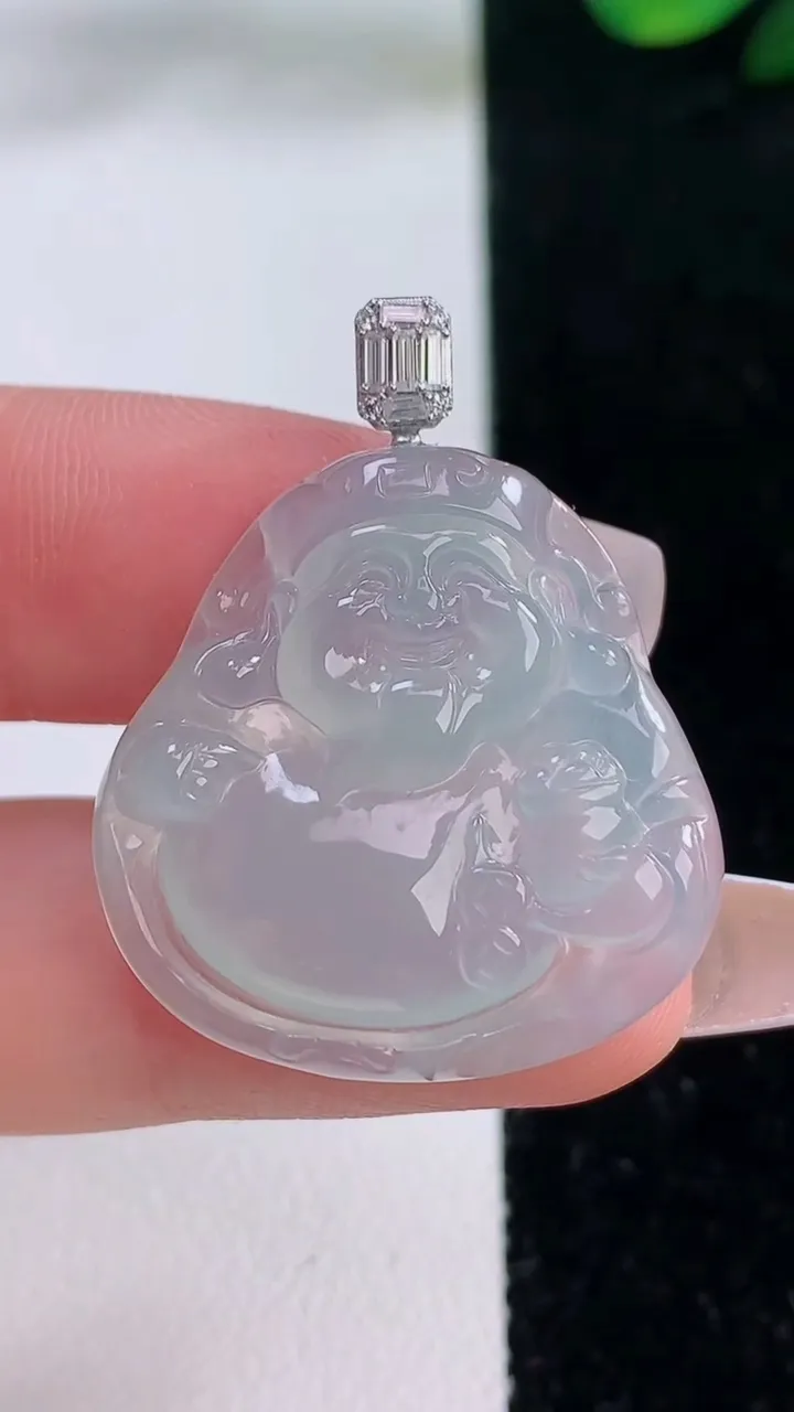 天然A货翡翠种白冰财神爷吊坠，尺寸27.2-26.8-5.3，重量:7.02g
12月7日