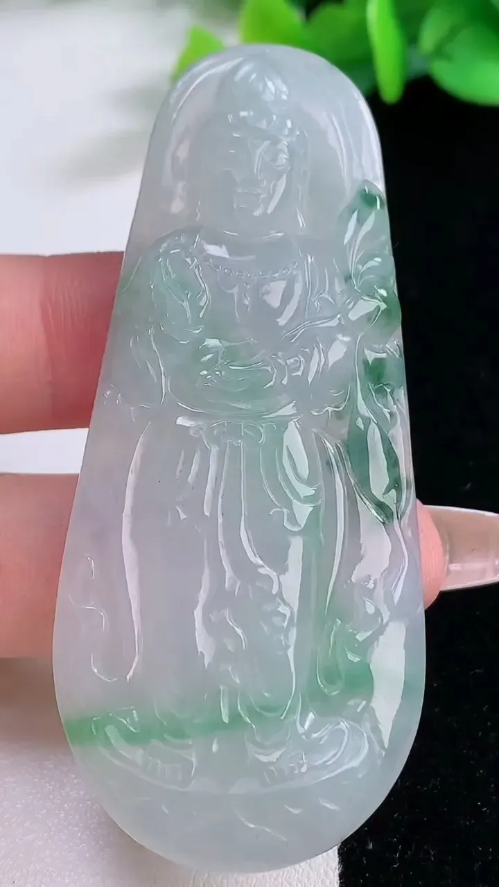 天然A货翡翠冰种飘花大势至菩萨吊坠，尺寸69-30-6，重:27.23g
12月7日