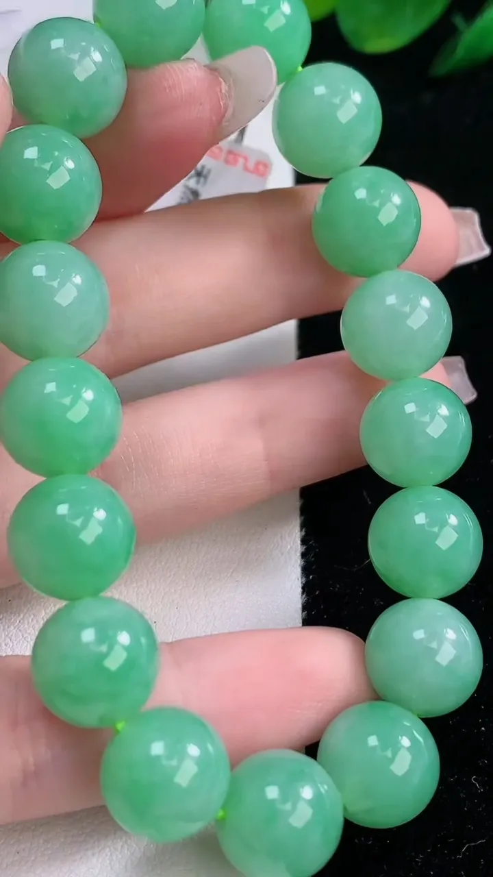 天然A货翡翠圆珠手串，尺寸11.4-17颗，重量:44.20g12月7日
工厂直销收藏佳品,种好水足