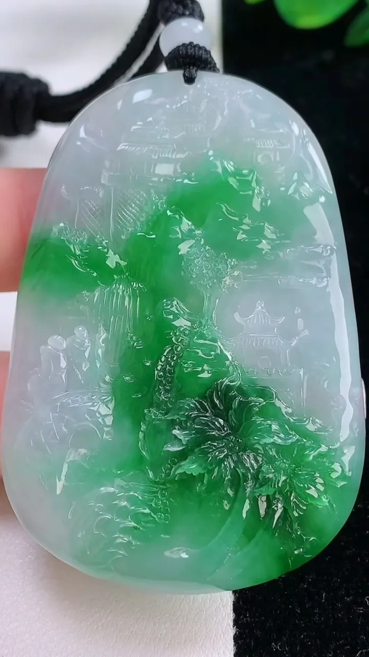 天然A货翡翠山水牌吊坠，尺寸62.6-42.6-5.7，重量:37.95g
12月7日