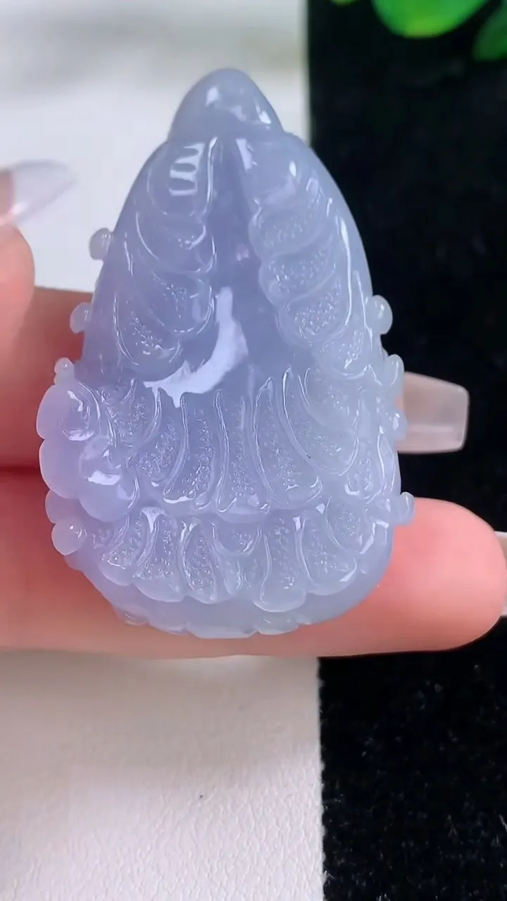 天然A货翡翠紫罗兰白菜吊坠，尺寸48.6-29.7-12，重量:26.68g
12月7日