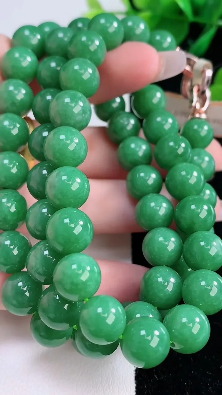 天然A货翡翠圆珠项链，尺寸10-60颗，重量:108.54g12月7日
工厂直销收藏佳品,种好水足，