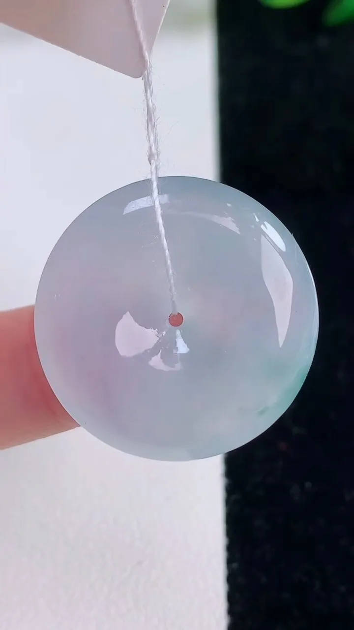 天然A货翡翠种飘花平安扣吊坠，尺寸26-5.7，重量:7.85g
12月7日