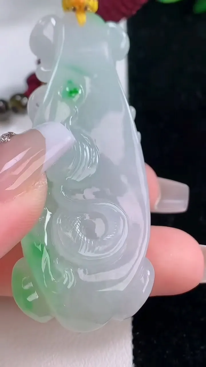 天然A货翡翠龙牌吊坠，尺寸60.6-23.2-14，重量:37.32g
12月7日