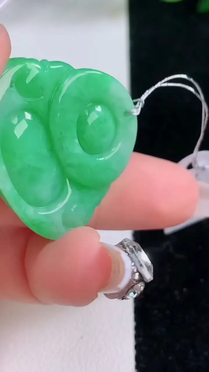 天然A货翡翠佛公吊坠，尺寸27.8-31.5-11，重量:15.13g
12月7日