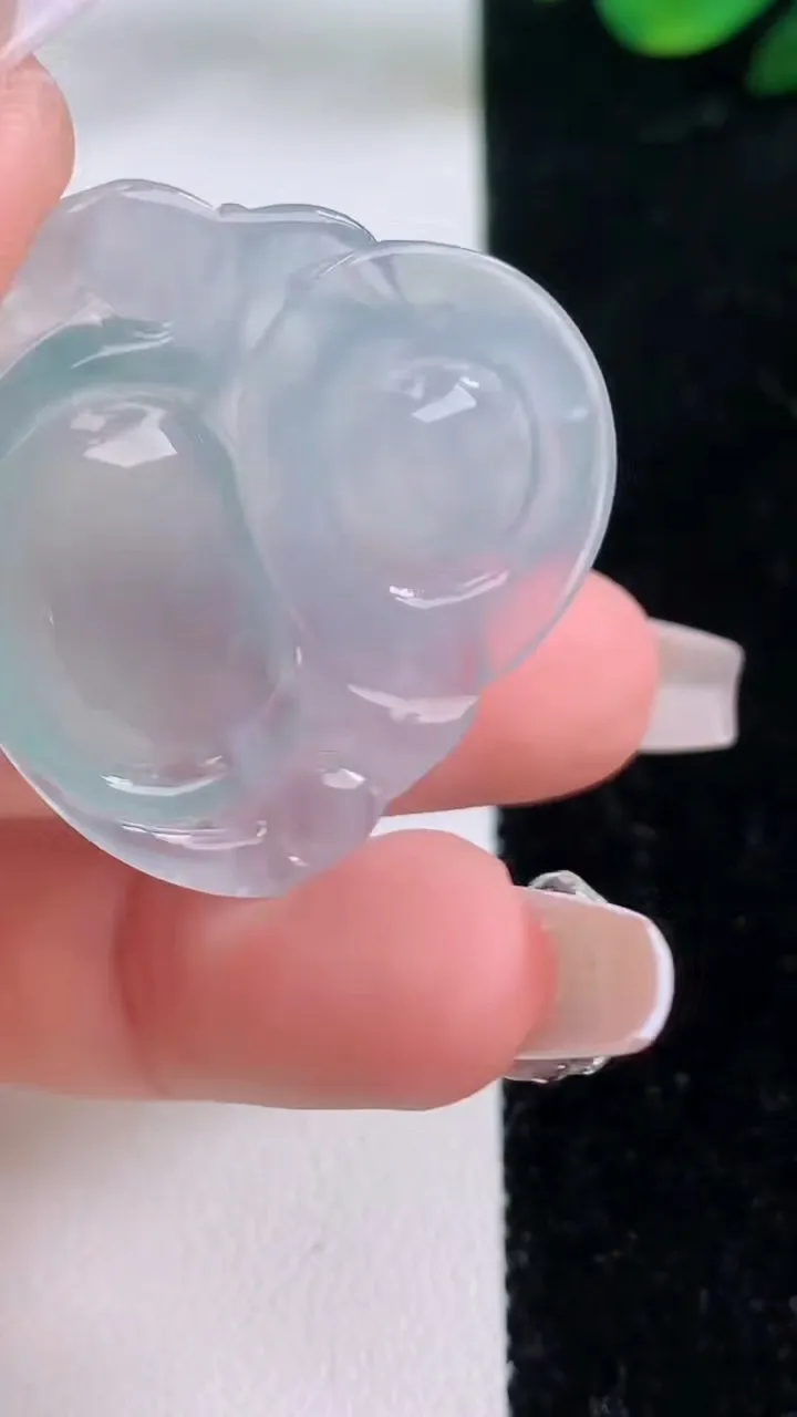 天然A货翡翠佛公吊坠，尺寸32.5-35-6.2，重量:10.68g
12月7日