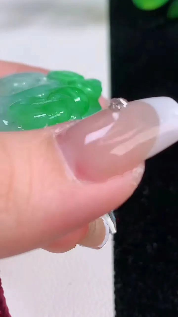 天然A货翡翠貔貅吊坠，尺寸32-25-20.7，重量:42.96g
12月7日