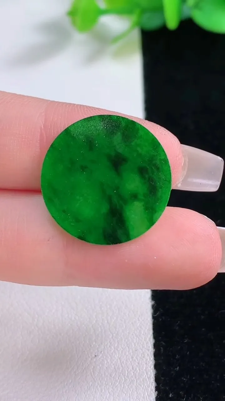 天然A货翡翠无事牌镶嵌件，尺寸20-1，重:0.89g
12月7日