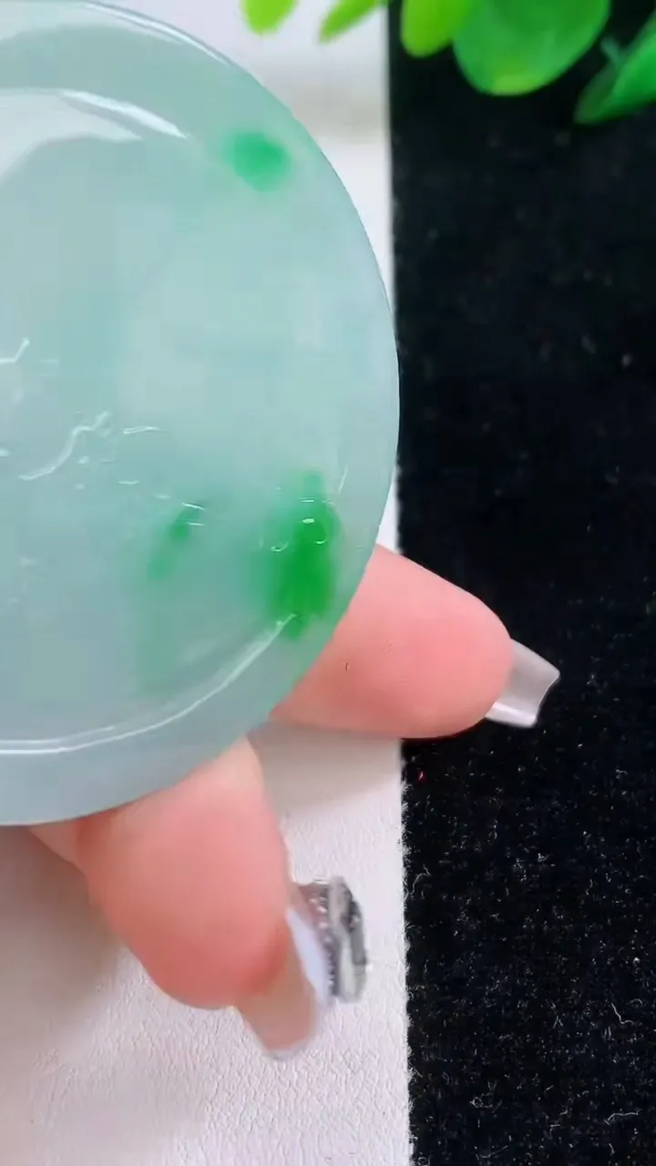 天然A货翡翠山水牌吊坠，尺寸53.8-5.2，重量:33.00g
12月7日