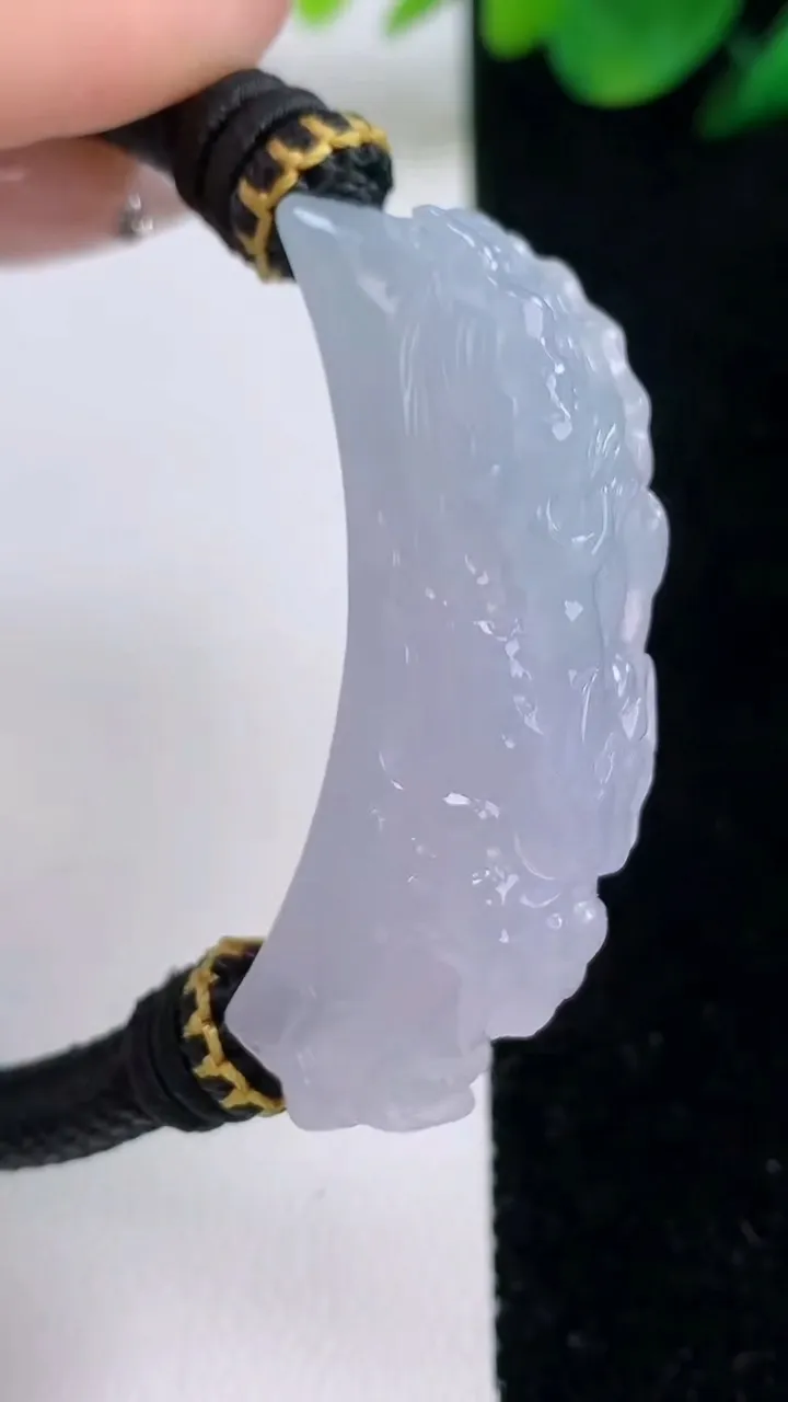 天然A货翡翠冰种紫罗兰龙头手绳，尺寸47.5-11.7-14.5，重量:32.49g
12月7日