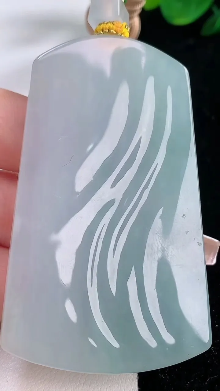 天然A货翡翠文殊菩萨吊坠，尺寸68.2-41.6-8，重量:58.85g
12月7日