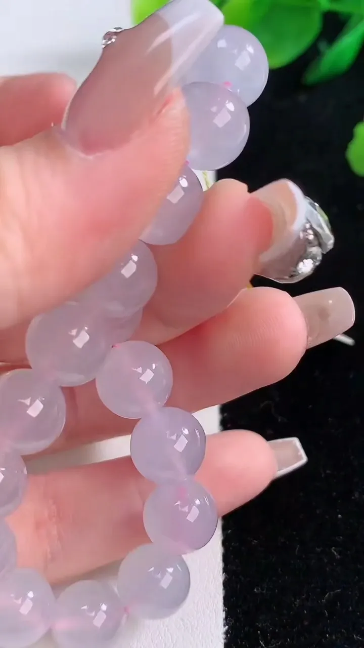 天然A货翡翠种白冰圆珠手串，尺寸10-19颗，重量:32.93g12月7日
工厂直销收藏佳品,种好水足，色泽均匀，有种有色，上手高大气！