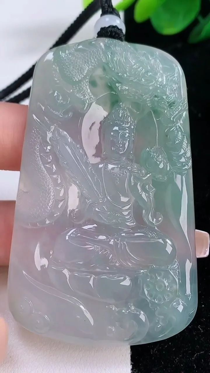 天然A货翡翠种飘花祥龙虚空藏菩萨吊坠，尺寸70-42.5-5.8，重量:43.54g
12月7日