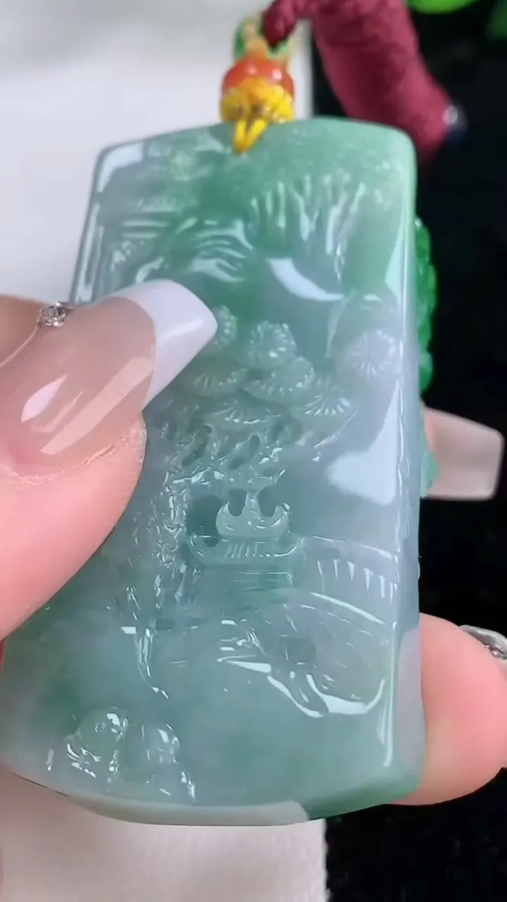 天然A货翡翠山水牌吊坠，尺寸55.2-27.7-12，重量:47.24g
12月7日